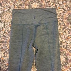 NWOT- brand new Nike dri-fit scrunch leg leggings